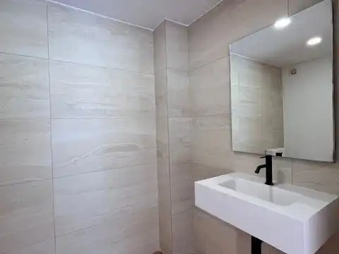 Bany de Local de lloguer en Figueres amb Aire condicionat i Parquet