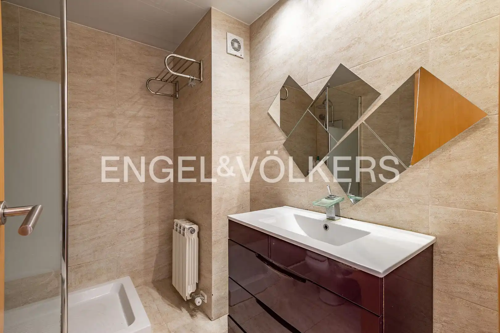 Baño de Casa adosada en venta en Sabadell con Calefacción, Terraza y Balcón