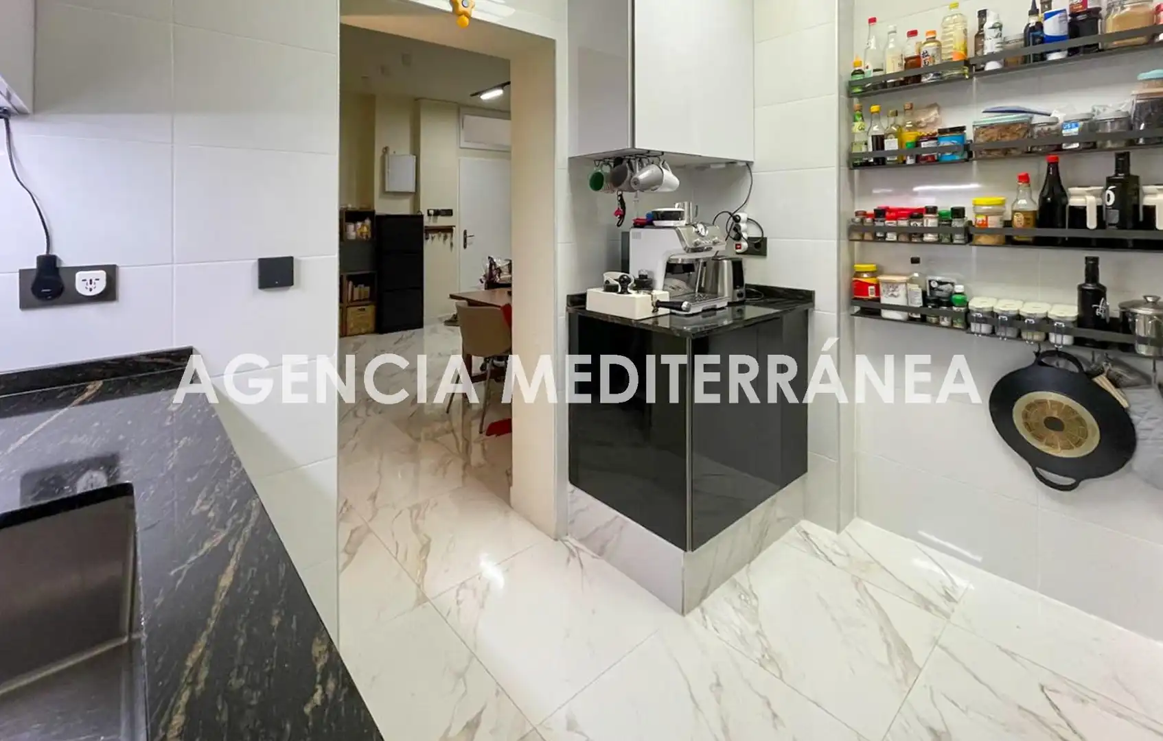 Cuina de Local en venda en Valencia amb Aire condicionat