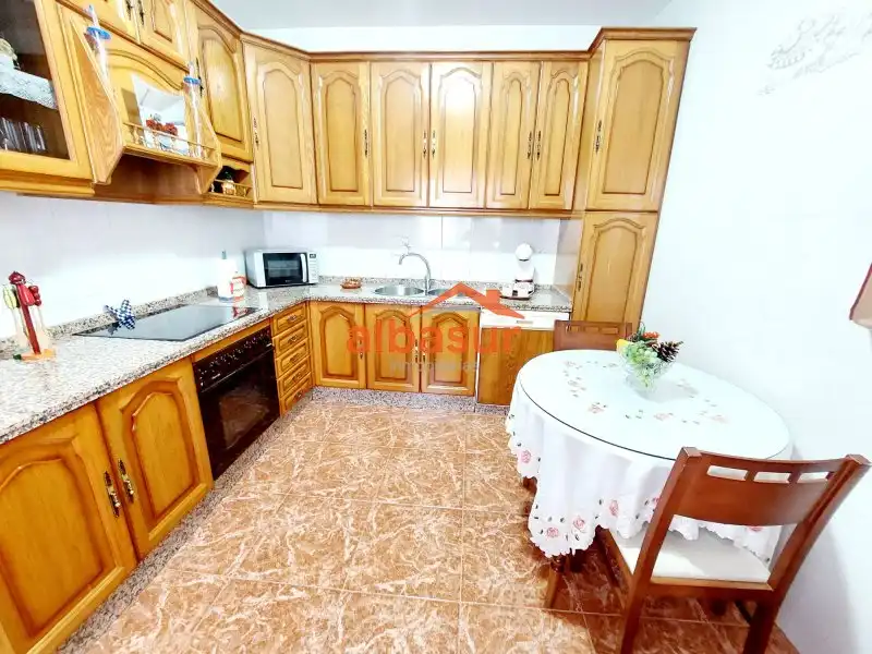 Cuina de Casa o xalet en venda en Córdoba amb Aire condicionat, Calefacció i Jardí privat