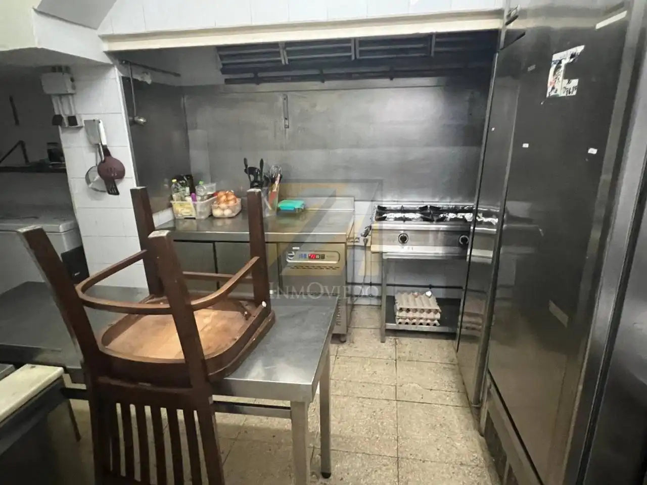 Cuina de Local de lloguer en Oviedo  amb Aire condicionat i Alarma
