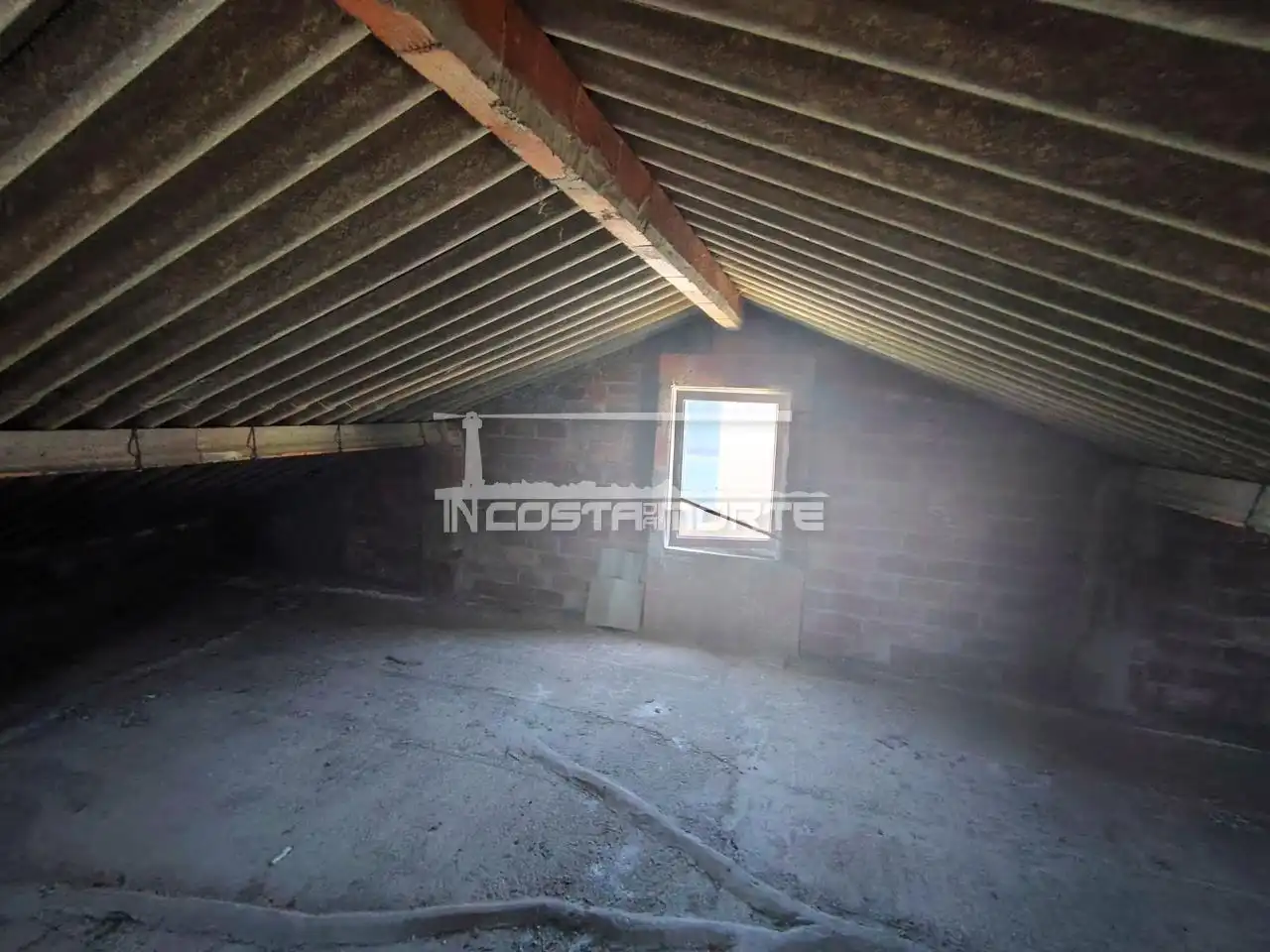 Duplexes for sale in Cee  with Storage room
