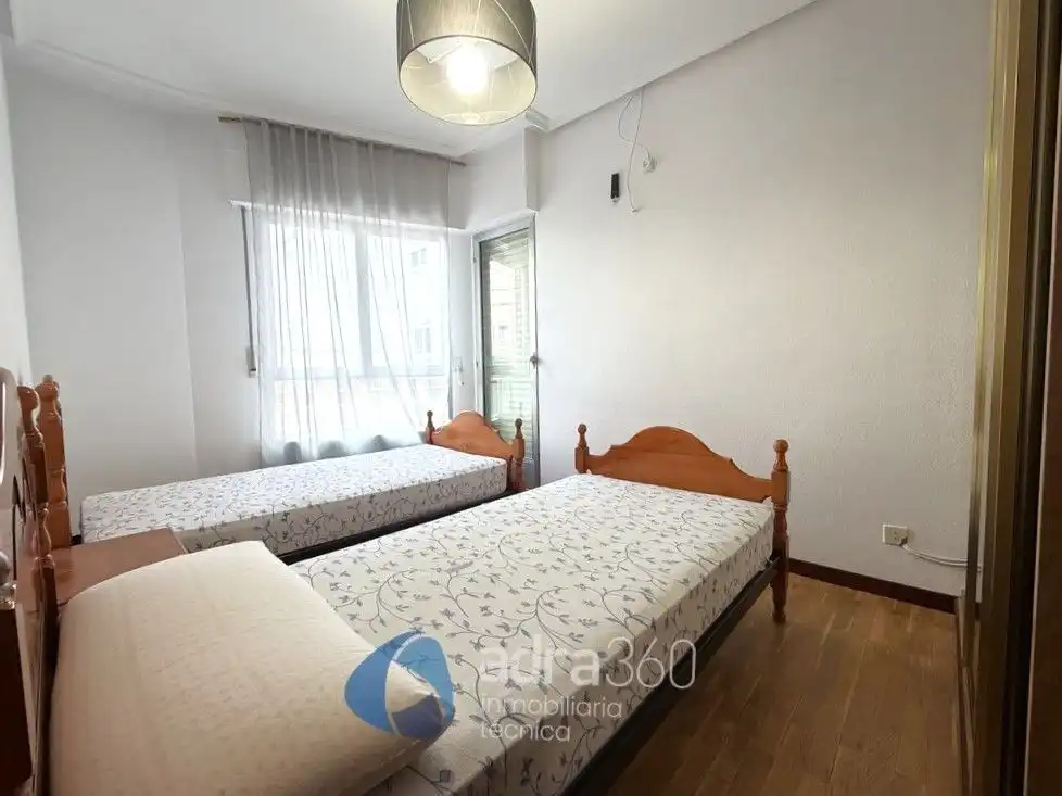 Dormitori de Apartament en venda en  Logroño amb Calefacció, Terrassa i Traster