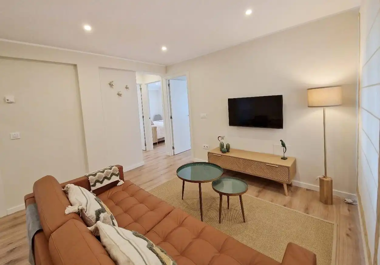 Flat with terrace to rent in Calle TRASMIERA