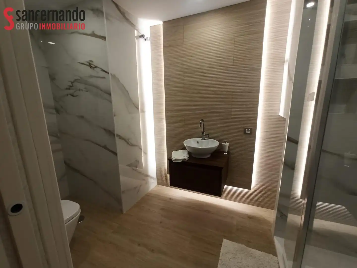 Bathroom of Flat for rent in Santander  with Heating, Parquet flooring and Furnished