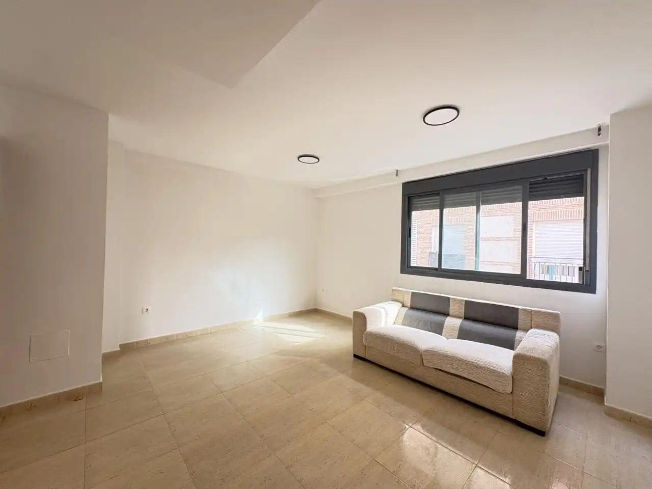 Sala d'estar de Dúplex de lloguer en Casarrubios del Monte amb Aire condicionat i Traster