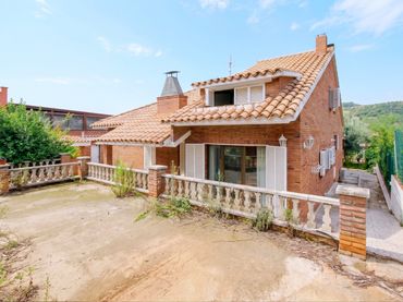 Casa con balcón en venta en Carrer Quixot