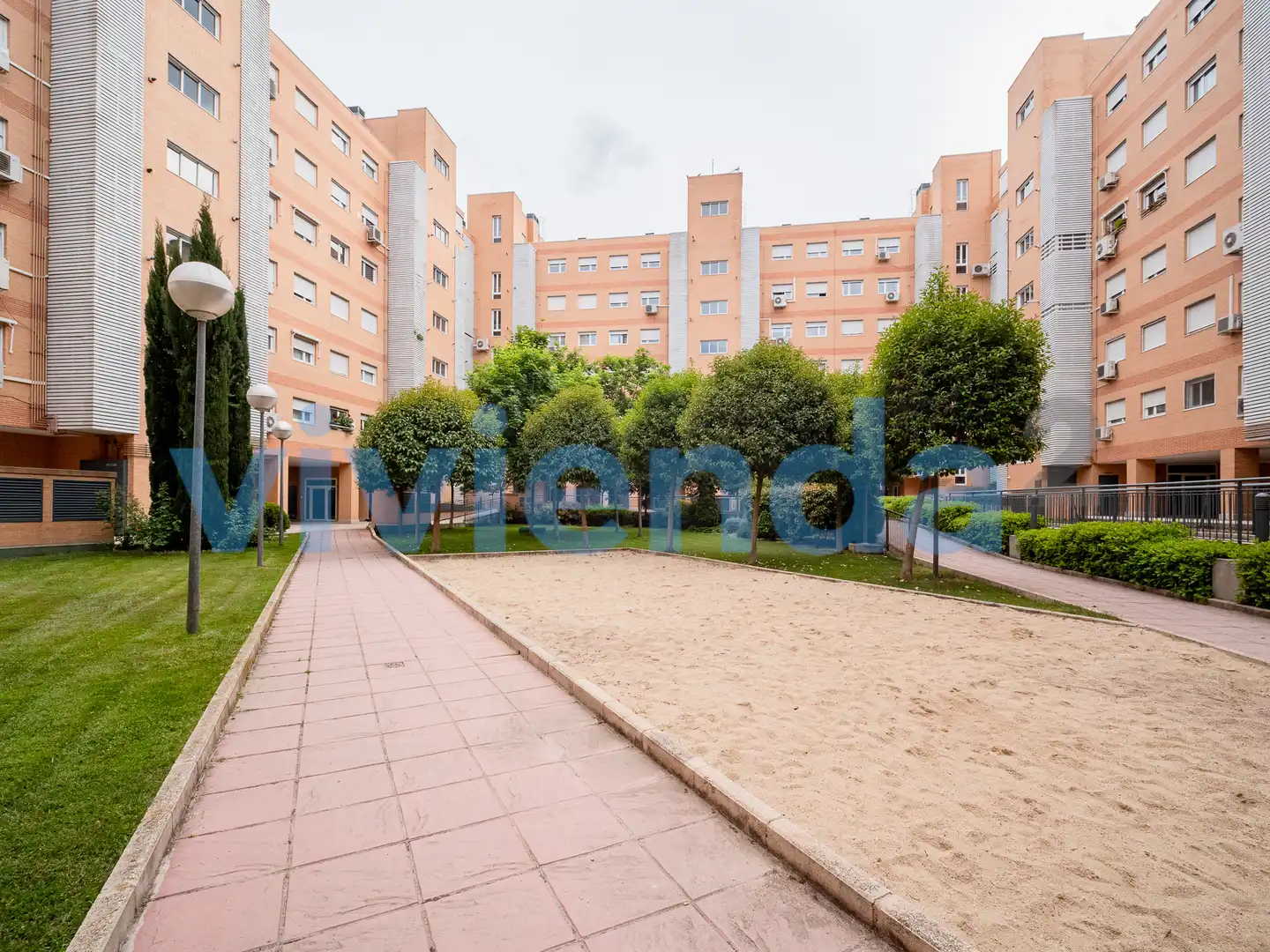 Vista exterior de Piso en venta en  Madrid Capital con Aire acondicionado, Calefacción y Trastero