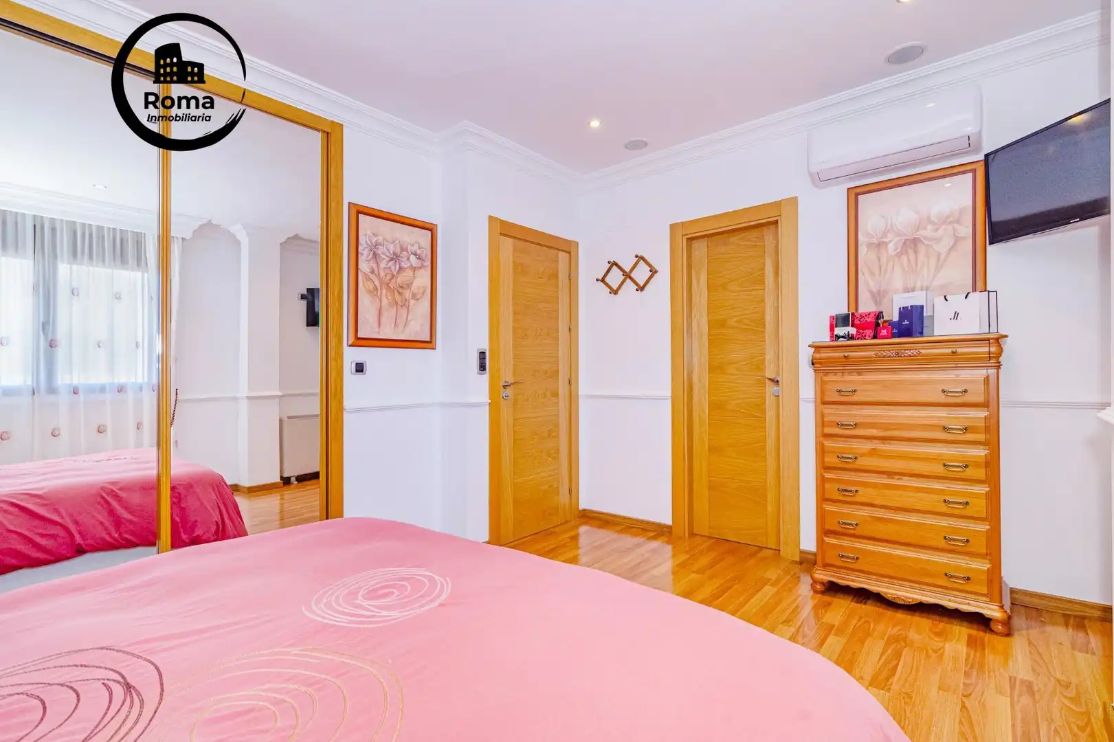 Habitación de Casa adosada en venta en La Zubia con Aire acondicionado, Calefacción y Piscina