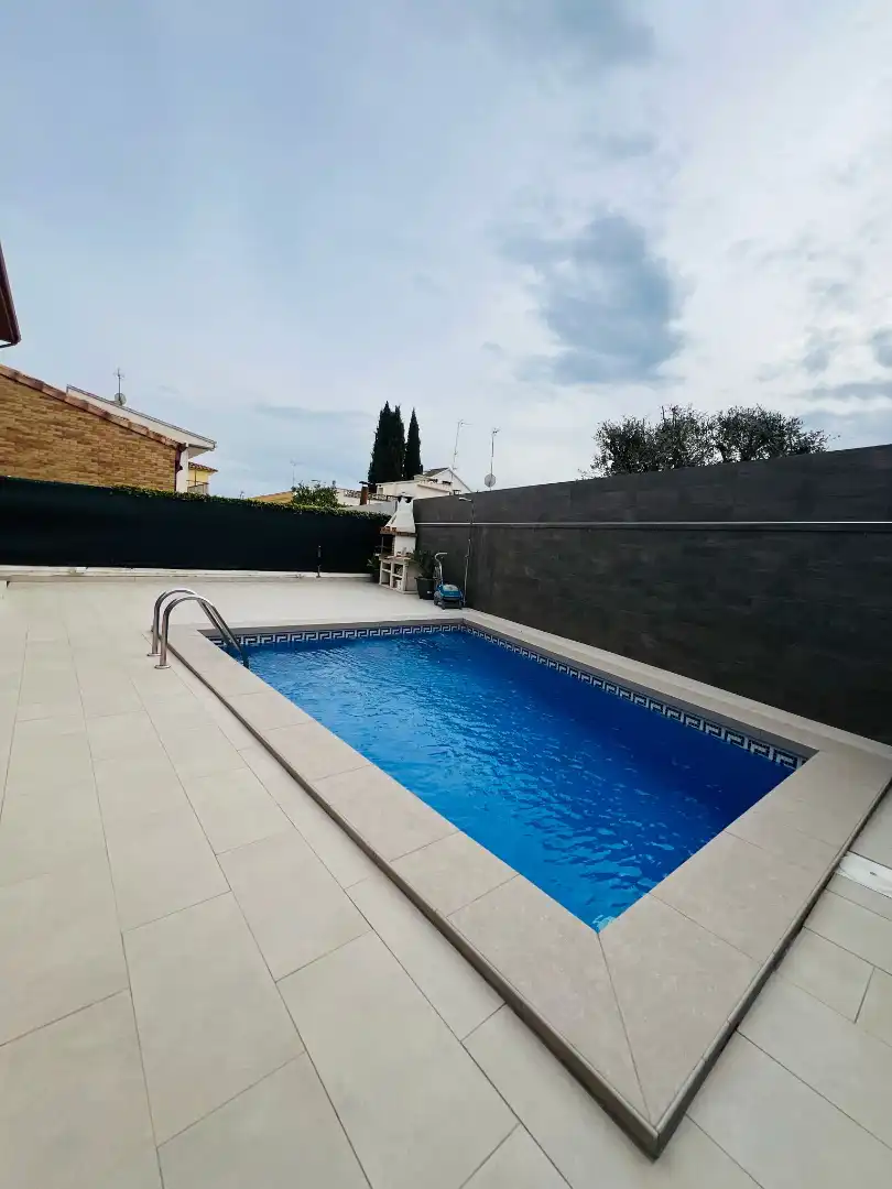 Piscina de Casa o xalet en venda en Pineda de Mar amb Aire condicionat, Calefacció i Jardí privat