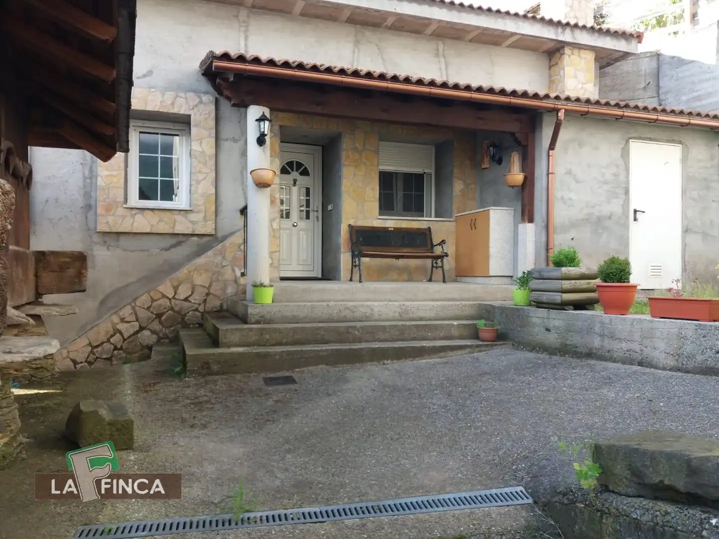 Exterior view of Houses for sale in Cangas del Narcea  with Terrace and Furnished