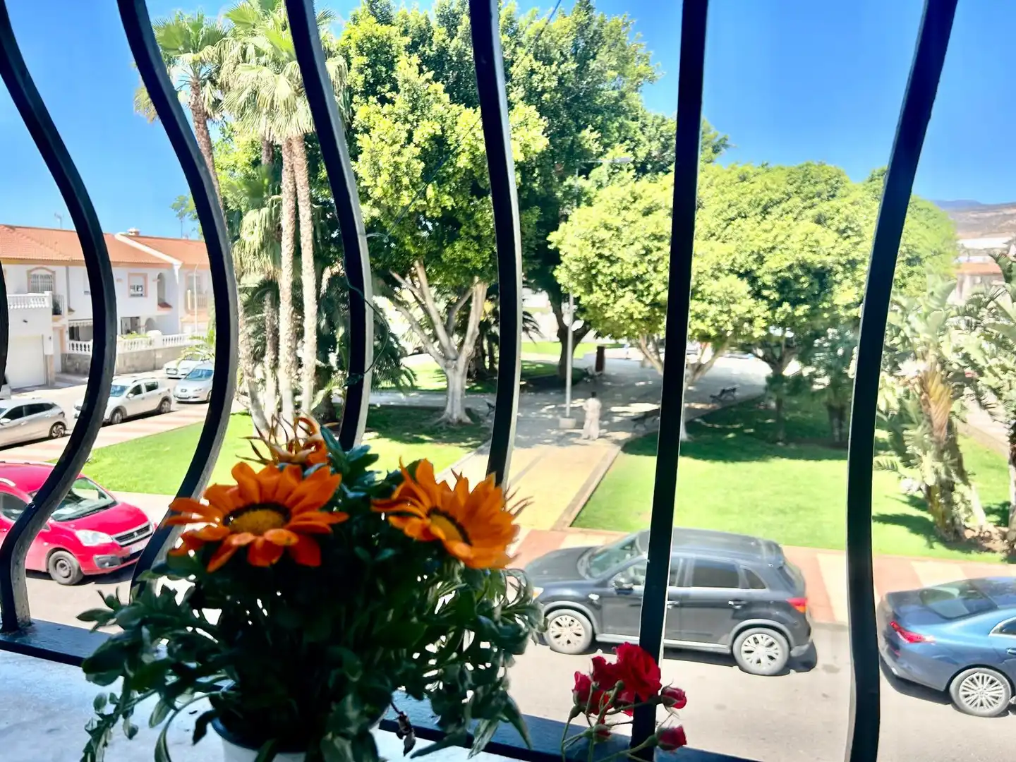 Vista exterior de Casa adosada en venta en Roquetas de Mar con Jardín privado, Terraza y Horno