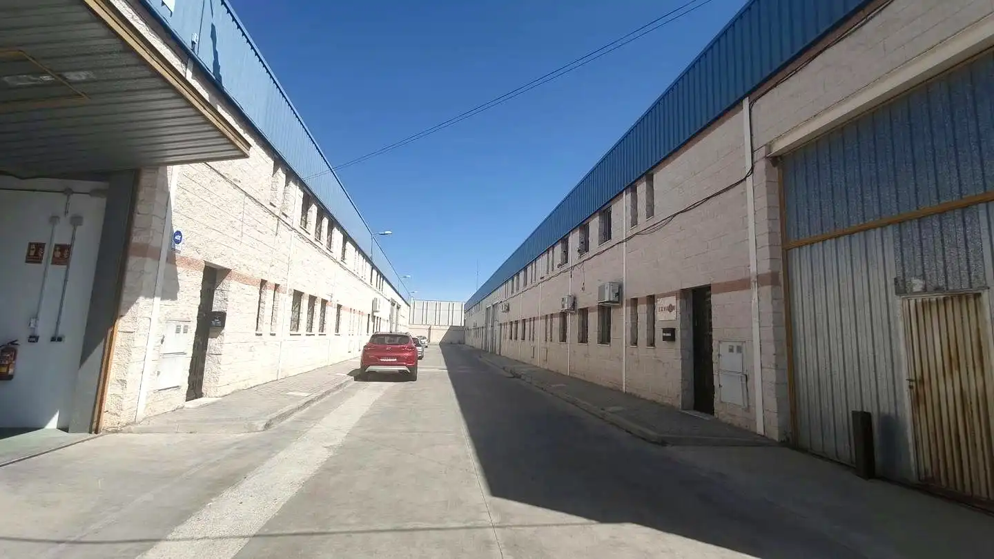 Vista exterior de Nave industrial de alquiler en Torrejón de Ardoz