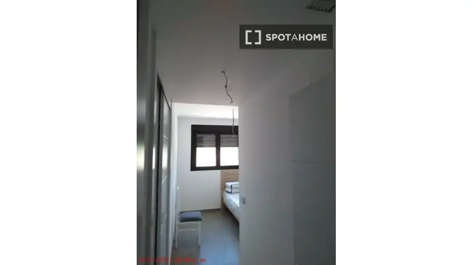 Dormitori de Apartament per a compartir en Málaga amb Aire condicionat, Terrassa i Moblat