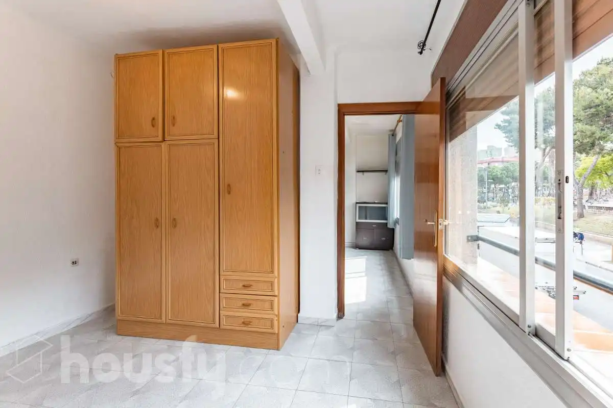 Bedroom of Flat for sale in Cornellà de Llobregat  with Air Conditioner