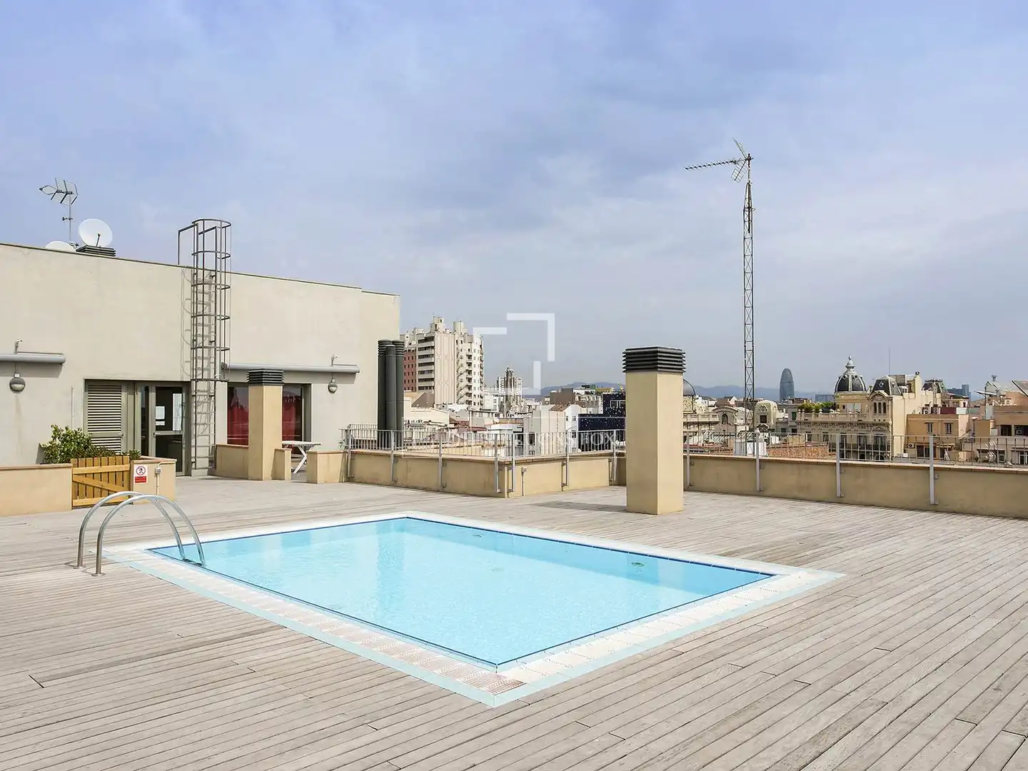 Piscina de Pis en venda en Barcelona amb Aire condicionat, Terrassa i Piscina