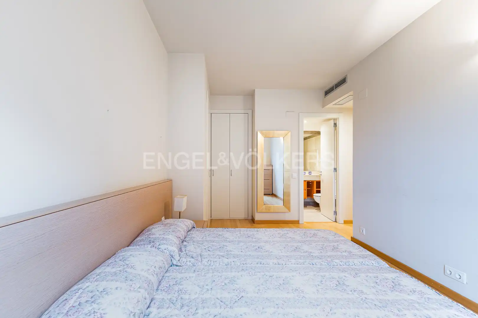 Schlafzimmer von Wohnung zur Miete in Barcelona mit Klimaanlage, Heizung und Parkett