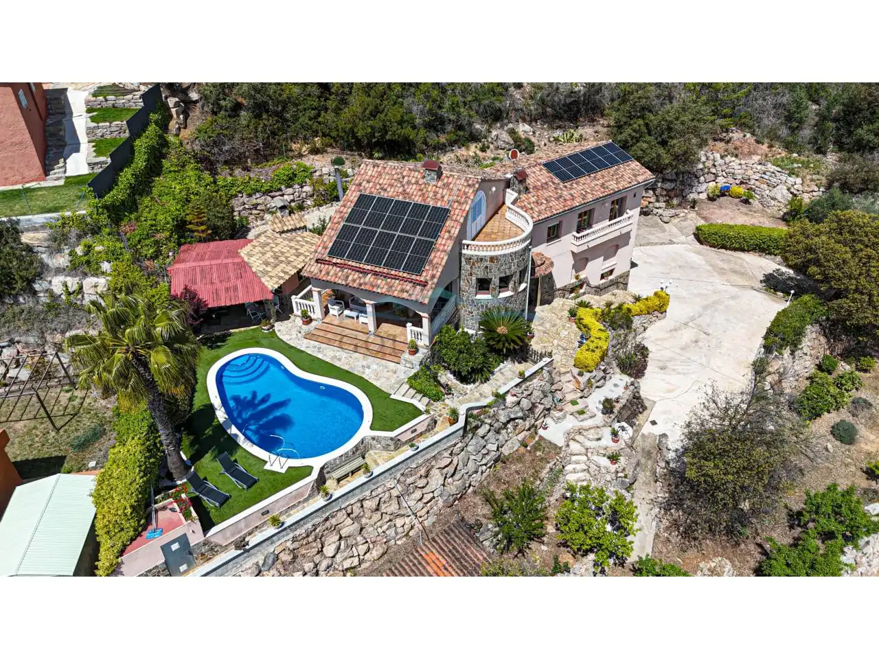 Vista exterior de Casa o xalet en venda en Corbera de Llobregat amb Aire condicionat, Calefacció i Jardí privat