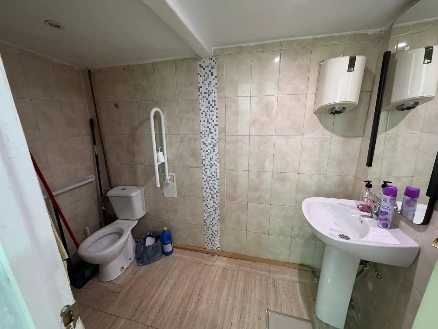 Baño de Local en venta en San Juan de Aznalfarache