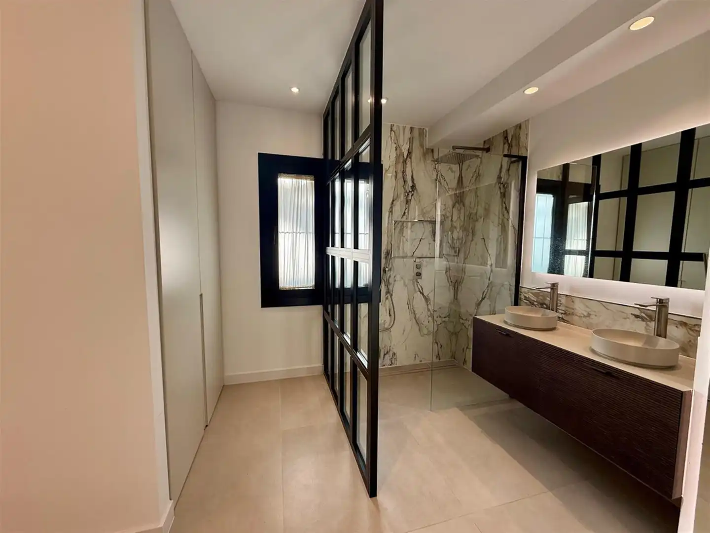 Baño de Apartamento en venta en Marbella con Aire acondicionado