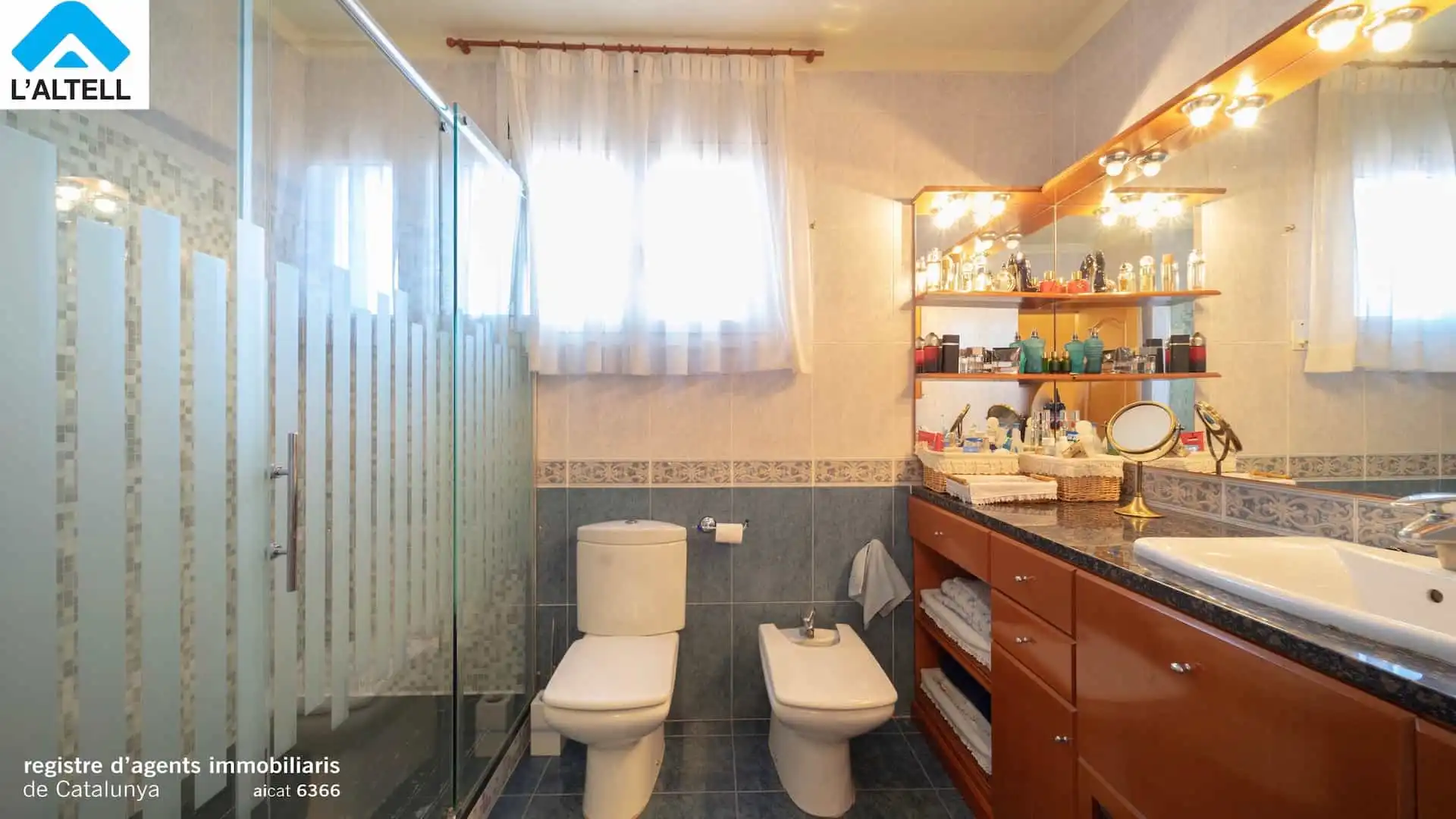 Badezimmer von Haus oder Chalet zum Verkauf in L'Ametlla del Vallès mit Klimaanlage, Heizung und Privatgarten