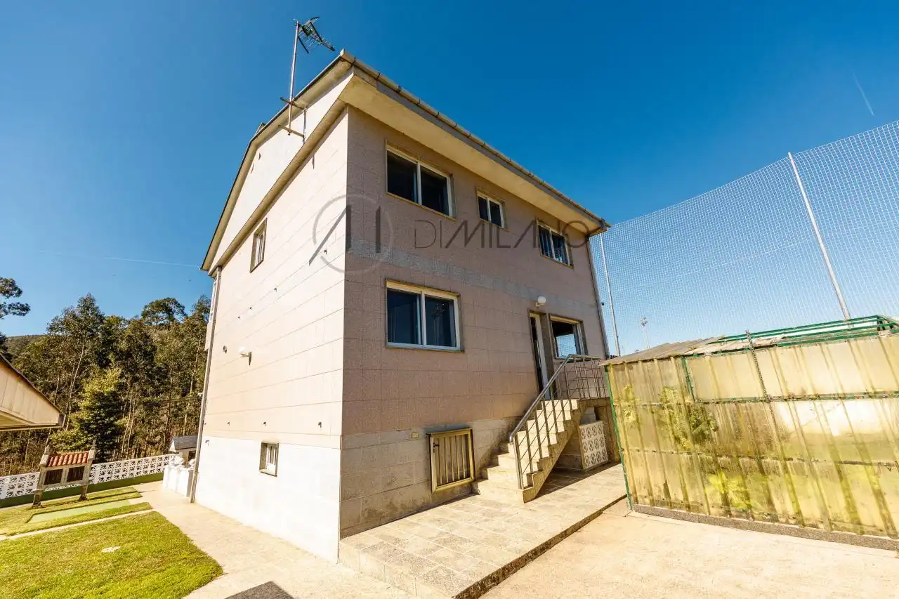 Vista exterior de Casa o chalet en venta en Vigo  con Calefacción, Jardín privado y Parquet