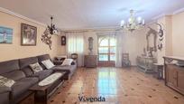 Sala d'estar de Casa adosada en venda en Fuenlabrada amb Calefacció, Jardí privat i Terrassa