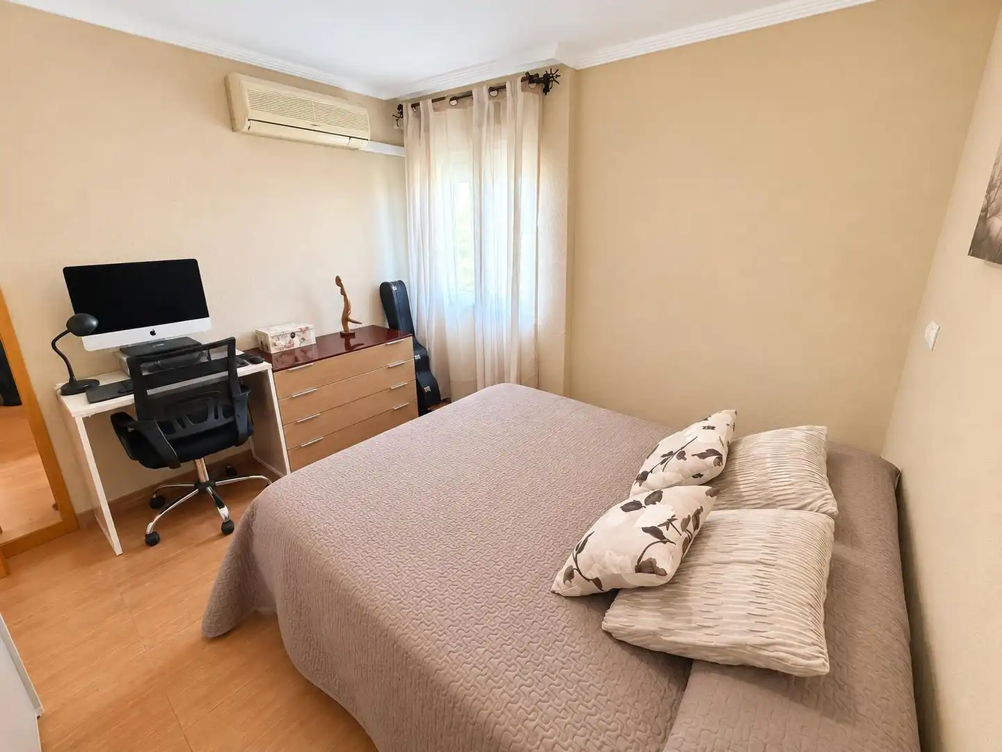 Habitación de Piso en venta en Sevilla con Aire acondicionado, Calefacción y Terraza