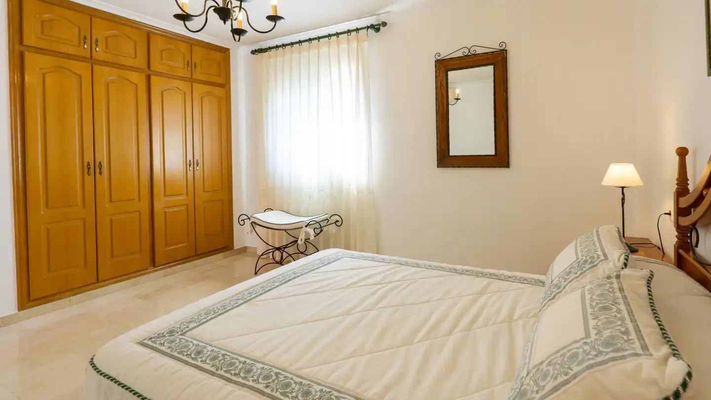 Dormitori de Casa o xalet en venda en Elche / Elx amb Aire condicionat, Jardí privat i Terrassa