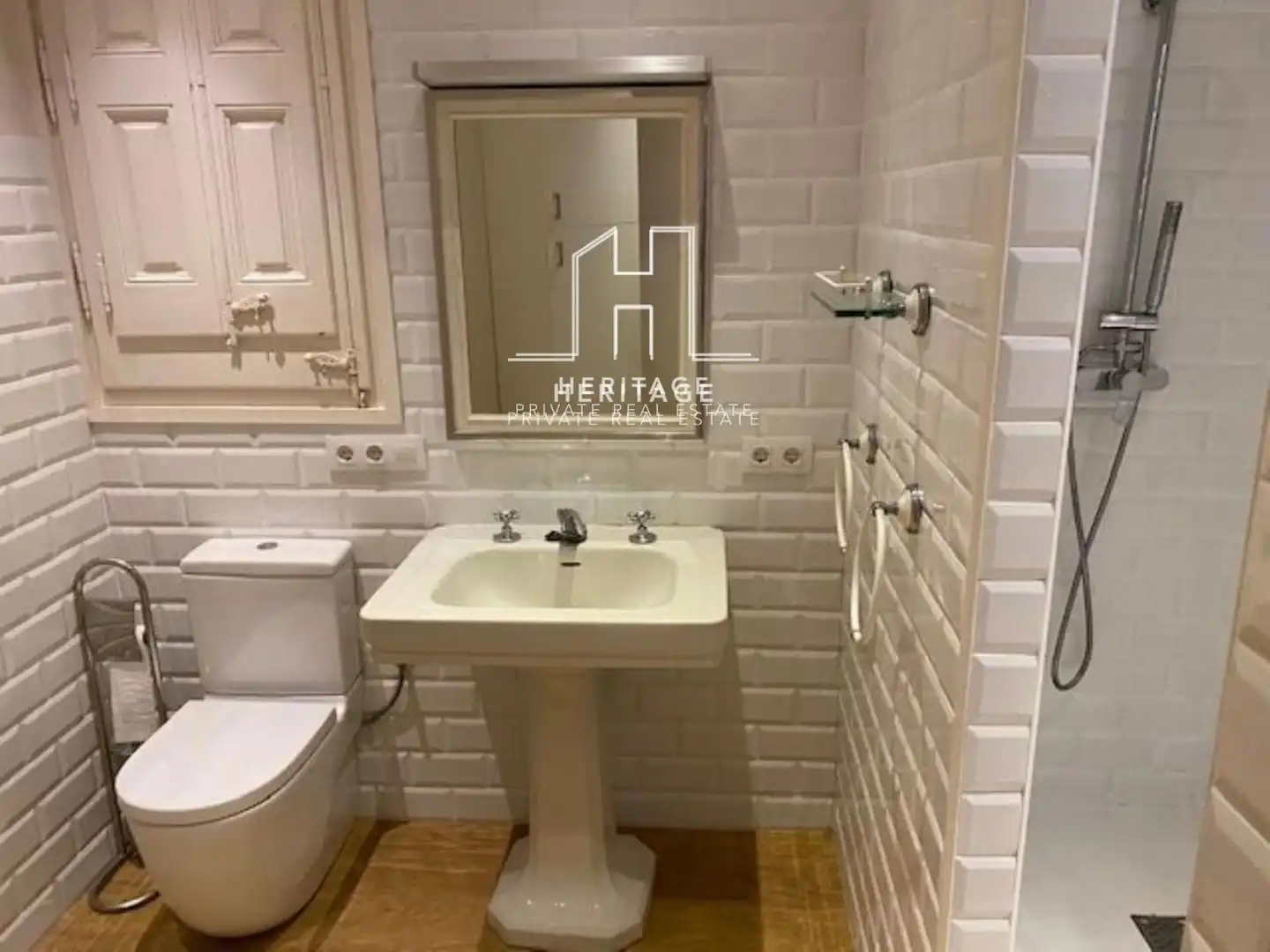Badezimmer von Wohnung zur Miete in Barcelona mit Klimaanlage, Heizung und Terrasse