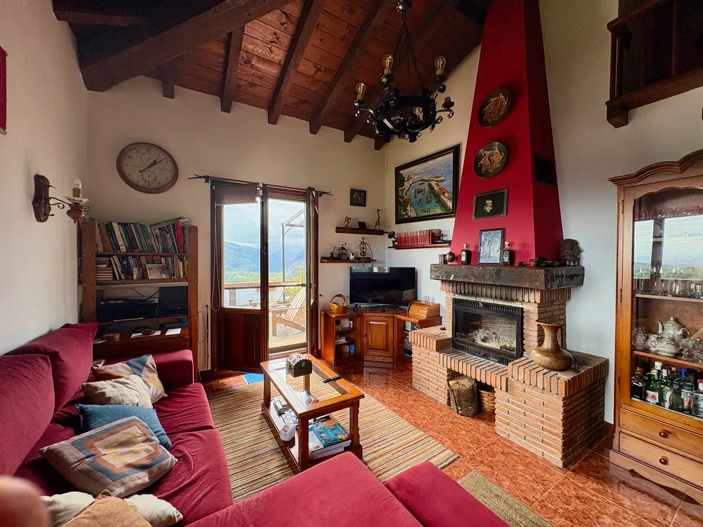 Sala d'estar de Casa o xalet en venda en Mutriku amb Jardí privat, Piscina i Moblat
