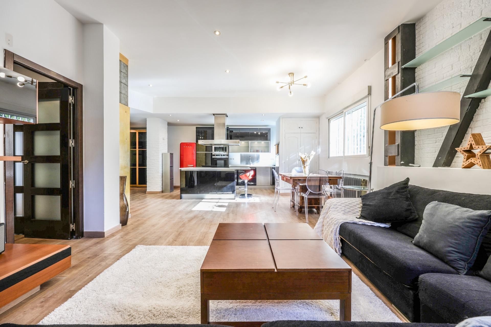 Living room of Planta baja for sale in  Madrid Capital  with Air Conditioner, Private garden and Jacuzzi