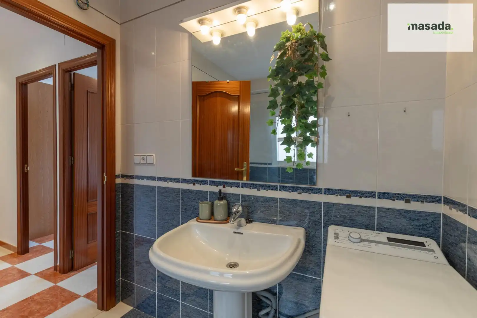 Baño de Piso en venta en Granada con Terraza y Amueblado
