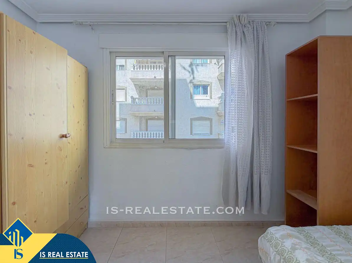Dormitori de Apartament en venda en Torrevieja amb Calefacció, Moblat i Forn