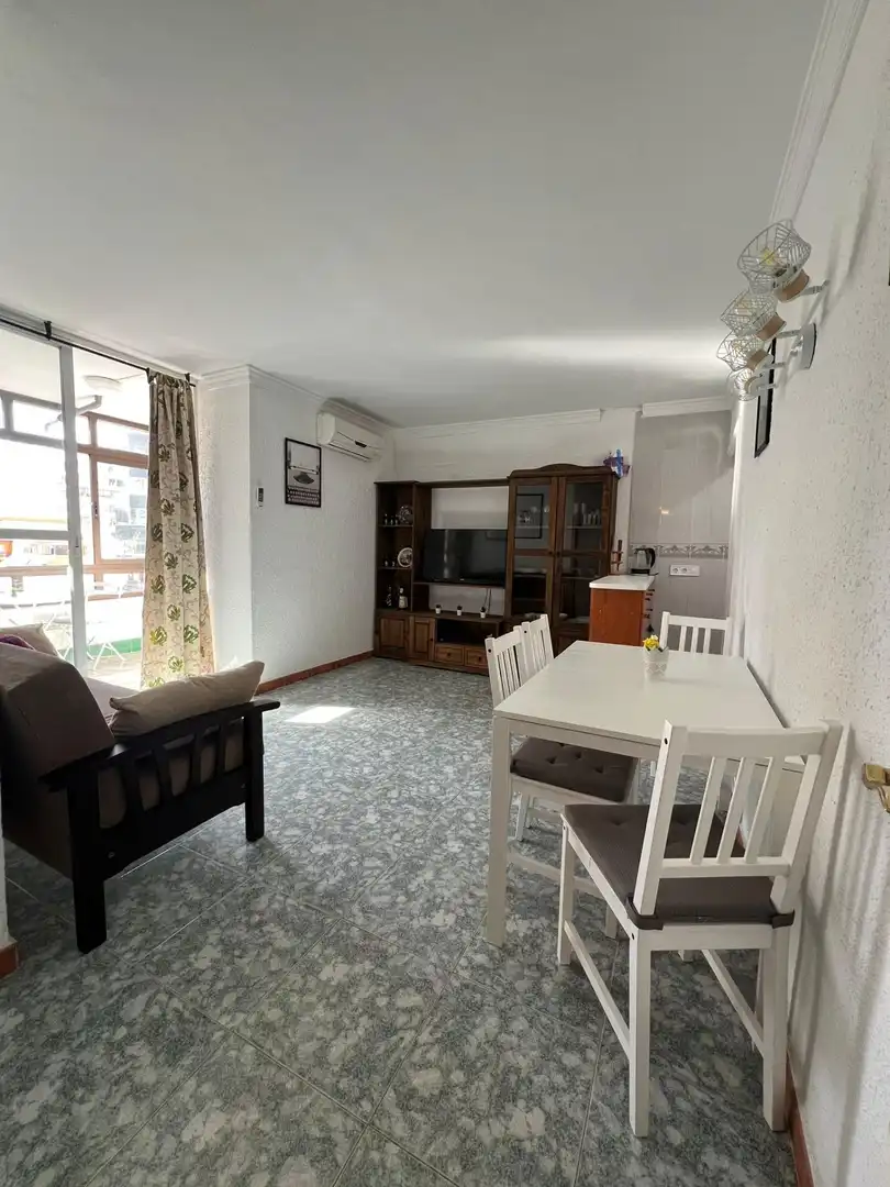 Wohnzimmer von Wohnungen zur Miete in Fuengirola mit Klimaanlage, Terrasse und Gemeinschaftspool