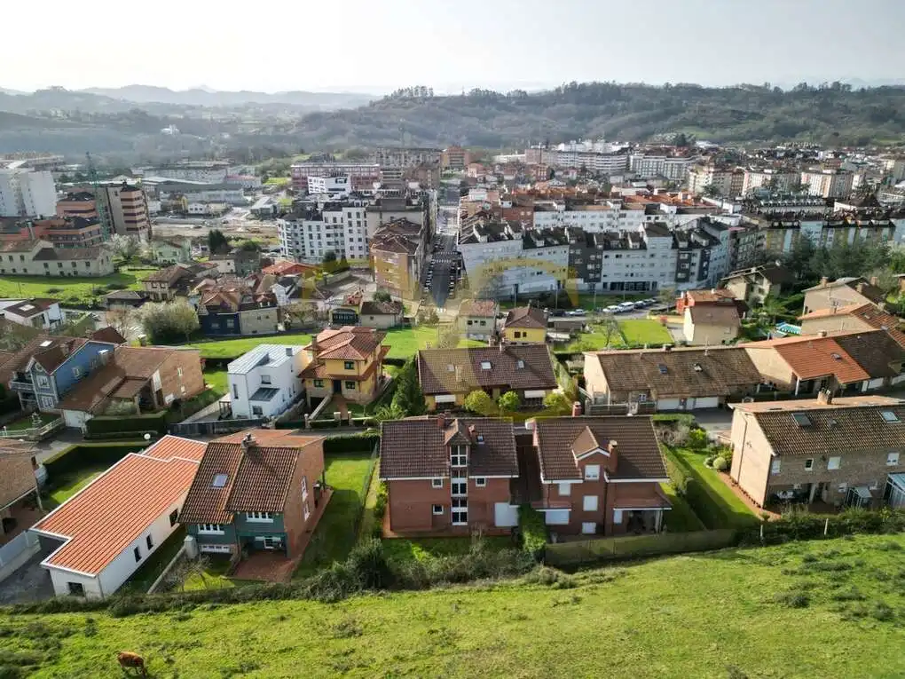 Vista exterior de Casa o xalet en venda en Siero amb Calefacció, Terrassa i Traster