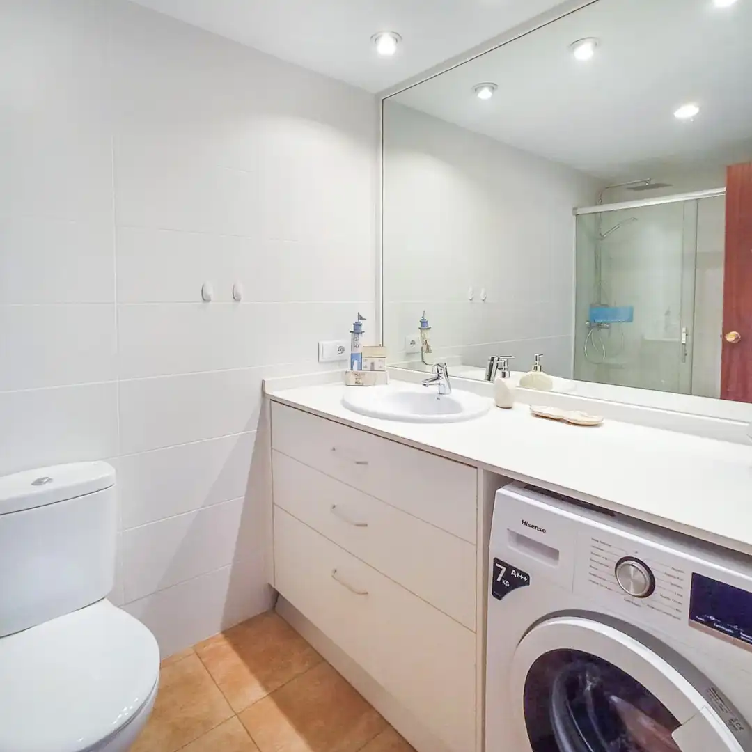 Baño de Apartamento de alquiler en L'Alfàs del Pi con Aire acondicionado, Jardín privado y Terraza