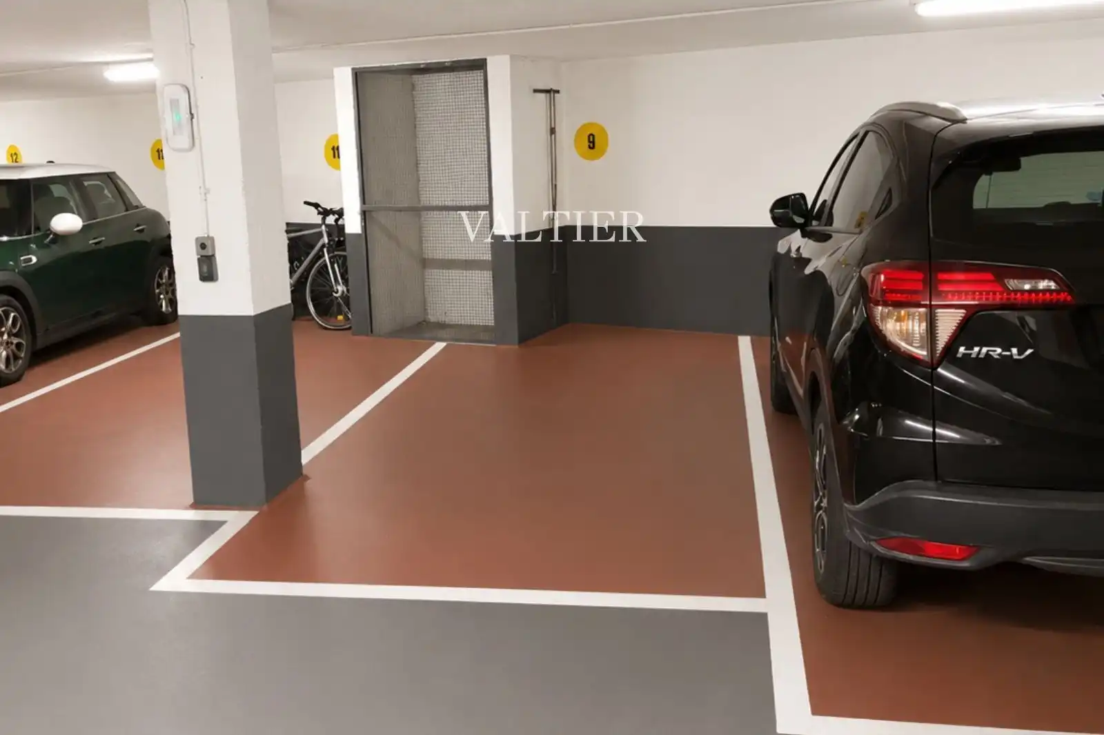 Parking of Flat for rent in Madrid  with Air Conditioner, Swimming Pool and Community pool