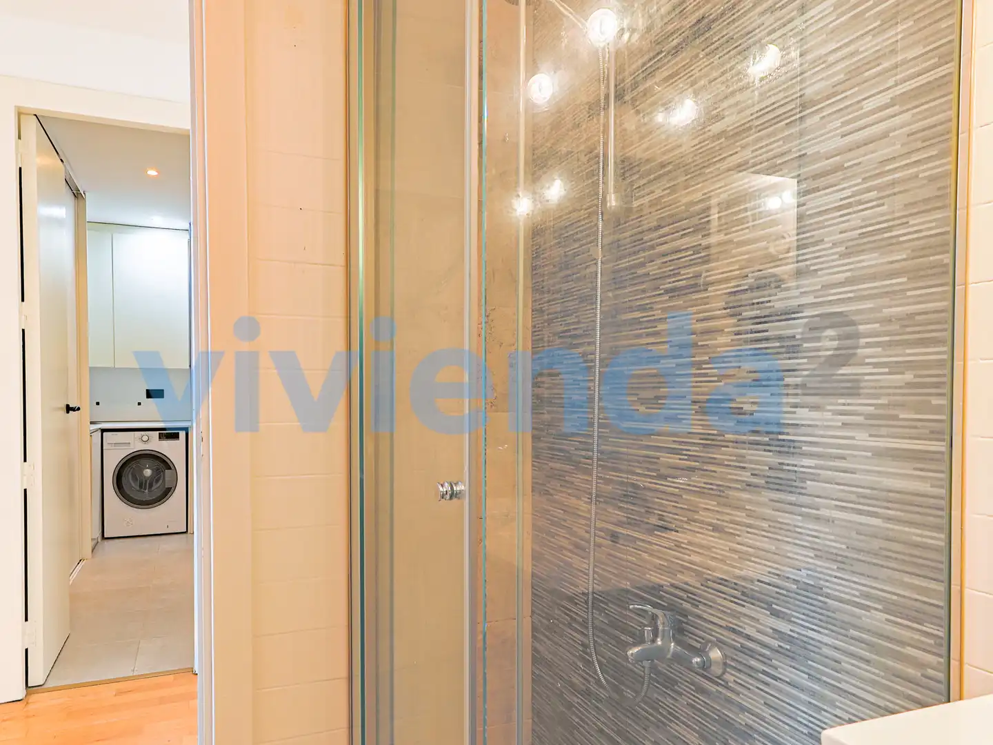 Badezimmer von Wohnung zur Miete in Madrid mit Heizung und Balkon