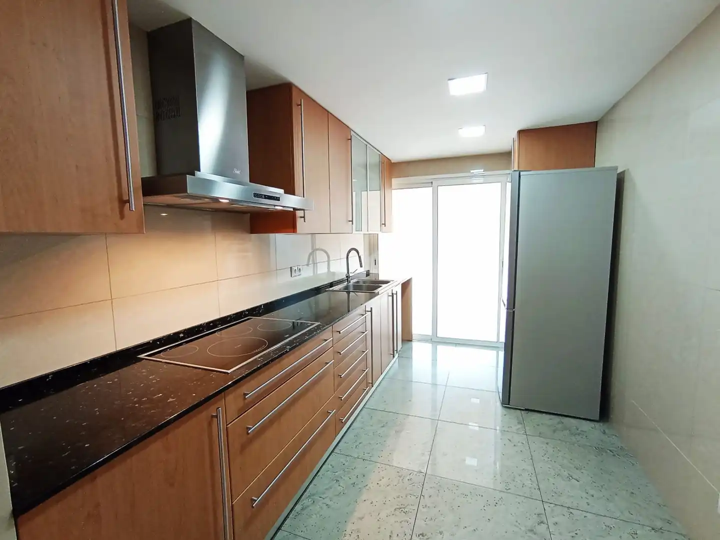 Cuina de Pis de lloguer en Terrassa amb Aire condicionat i Calefacció
