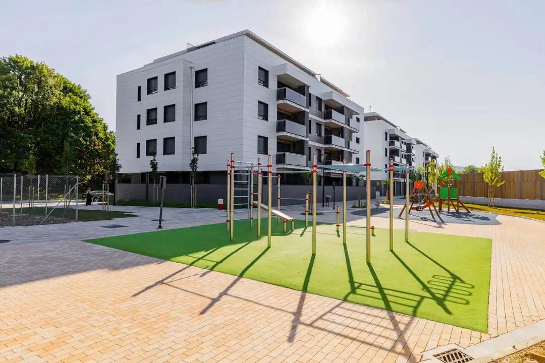 Vista exterior de Piso en venta en Irun  con Calefacción y Terraza