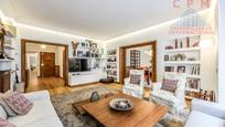 Living room of Flat to rent in  Madrid Capital  with Air Conditioner, Heating and Parquet flooring