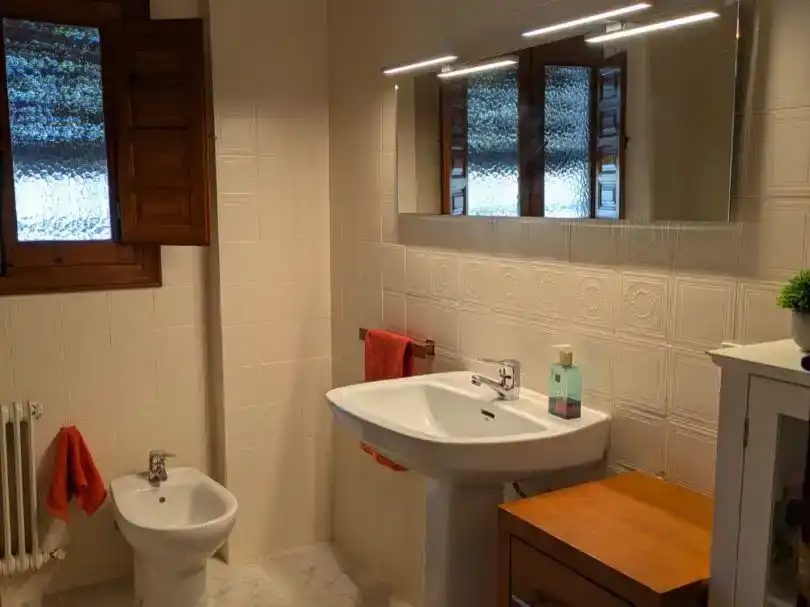 Bany de Pis en venda en Onil amb Jardí privat, Traster i Piscina