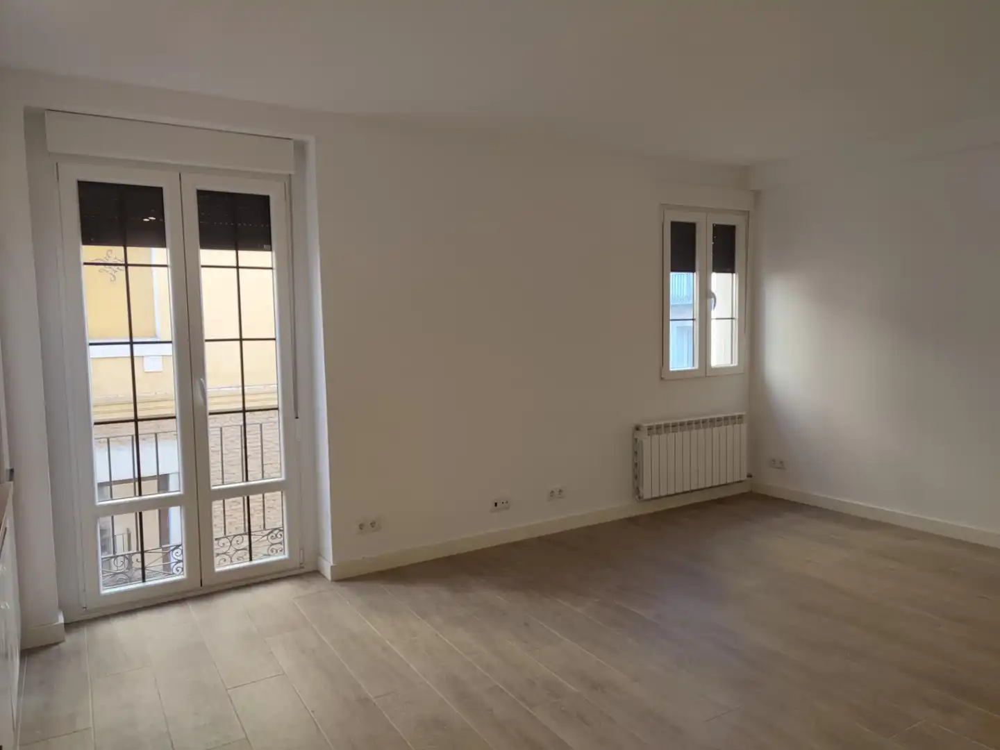 Bedroom of Flat for sale in Zaragoza  with Air Conditioner, Heating and Furnished
