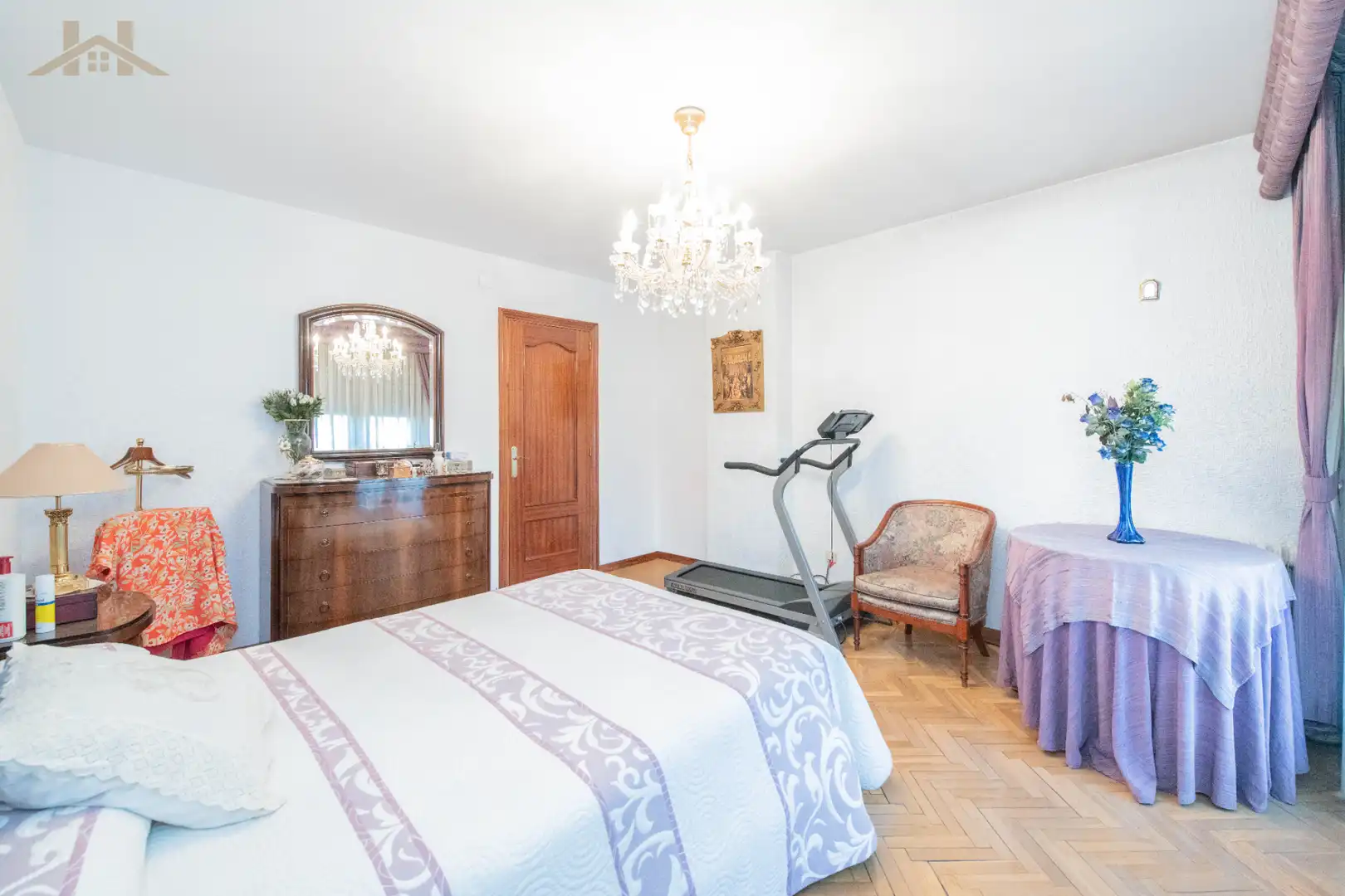 Habitación de Casa adosada en venta en Pozuelo de Alarcón con Aire acondicionado, Calefacción y Jardín privado