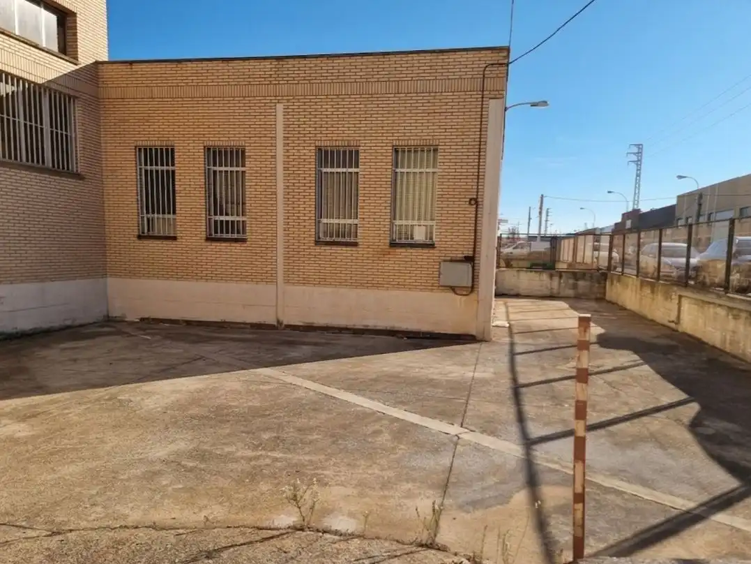 Vista exterior de Local de lloguer en  Logroño amb Aire condicionat i Calefacció