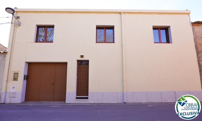 Exterior view of House or chalet for sale in Vila-sacra  with Heating, Private garden and Storage room