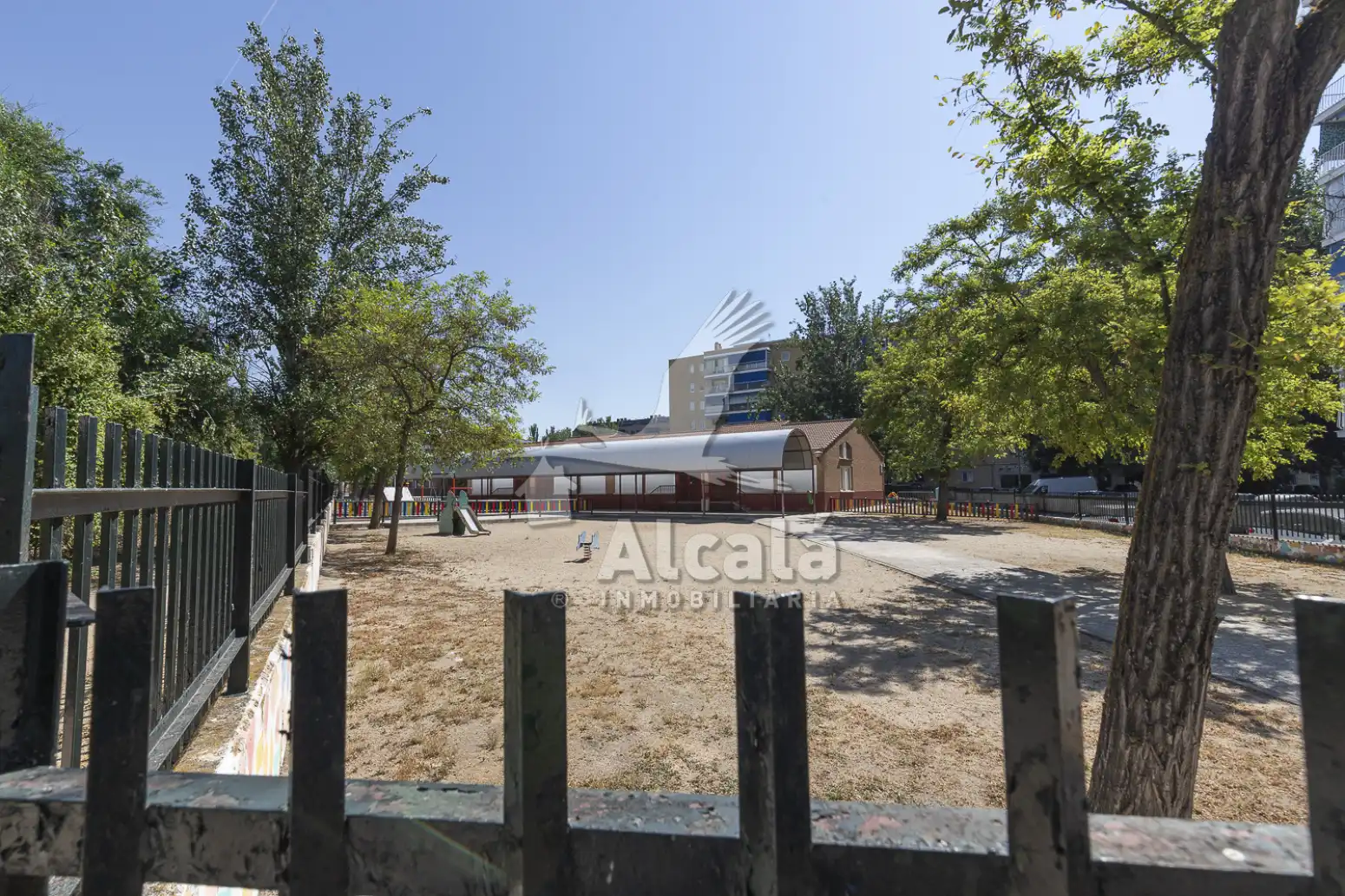 Vista exterior de Piso en venta en Alcalá de Henares con Calefacción, Parquet y Terraza