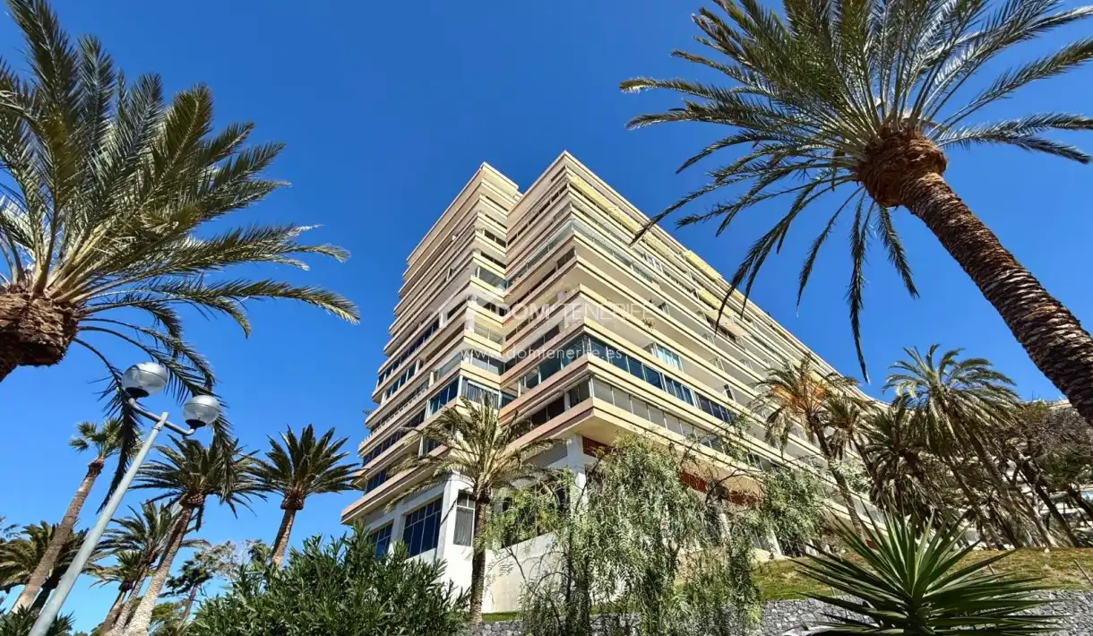 Vista exterior de Piso en venta en Adeje con Terraza, Piscina y Amueblado