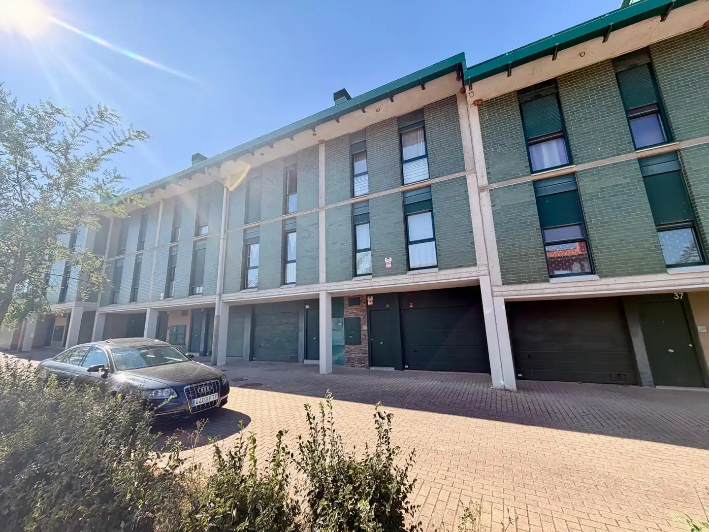 Vista exterior de Casa adosada en venta en Valdorros con Calefacción, Jardín privado y Terraza